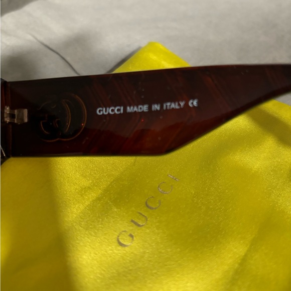 Women’s Gucci sunglasses - Picture 3 of 6